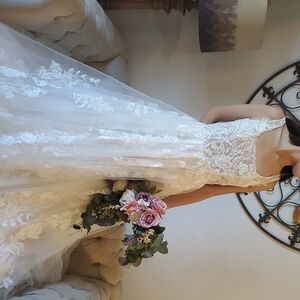 Elegant Lace Wedding Dress